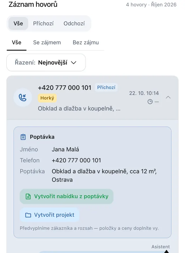 Záznam hovorů v Poště: příchozí hovor zájemce o obklad koupelny s hotovou poptávkou a tlačítky Vytvořit nabídku z poptávky a Vytvořit projekt.
